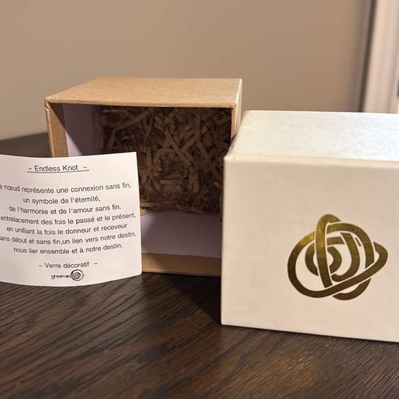 Endless Knot - Ornamental Glass - Picture 7 of 9